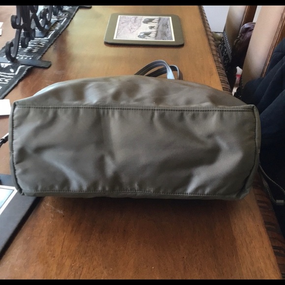 (Used) Prada tote. Dark green. Slight discoloration - Picture 5 of 10